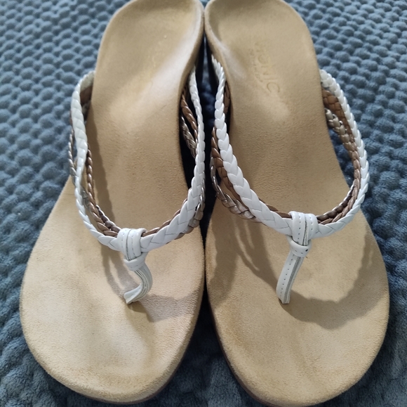 Vionic gold and white heeled sandal - Picture 2 of 5